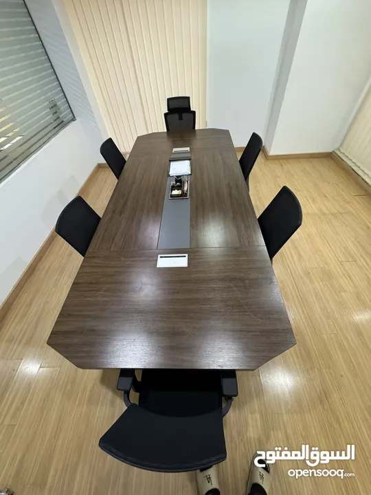 Meeting table