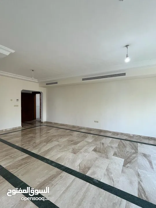 شقة طابق ثاني 250م جديدة ومعفية من الرسوم في منطقة دير غبار