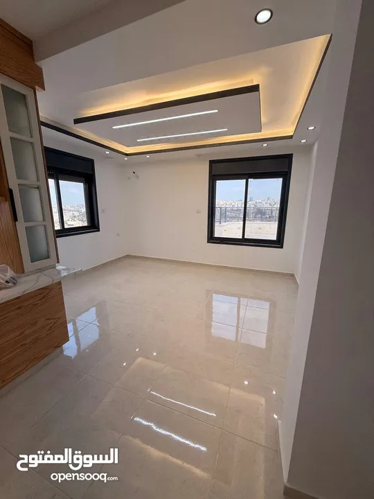روف بمساحة 351م باطلاله بانورامية واسعة وتشطيب سوبر ديلوكس.