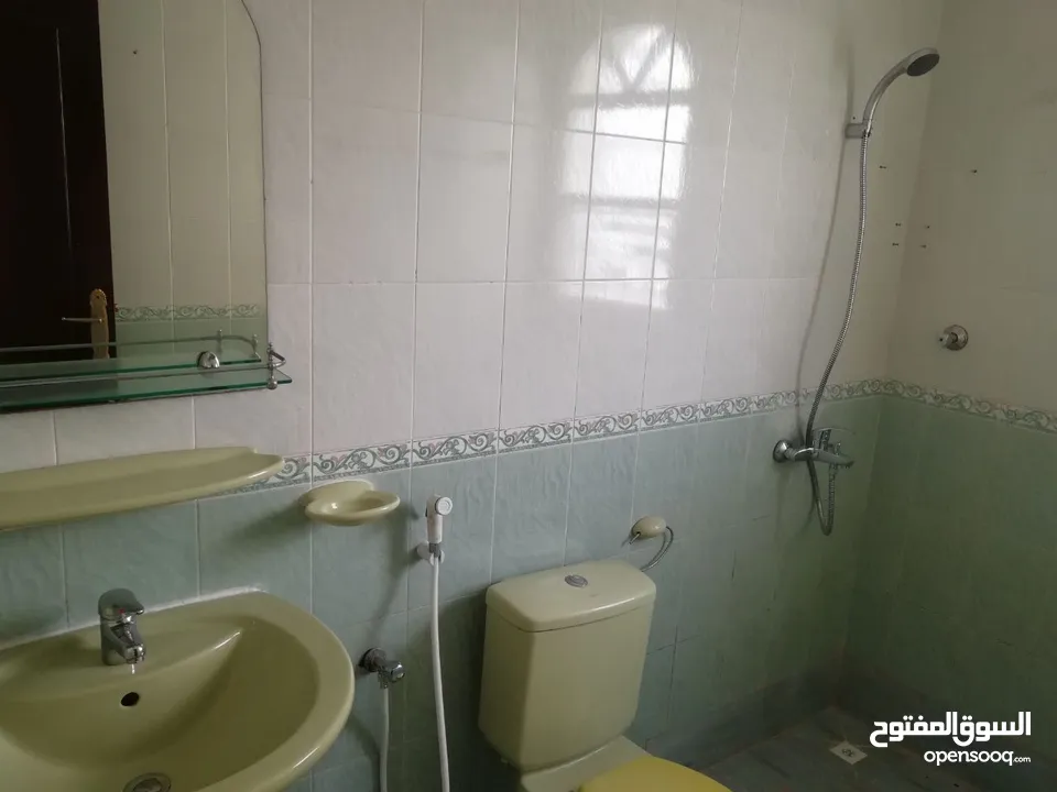 شقة للايجار الخوير مقابل زاهر ..flat 4 rent alkhweer opposite zaker mall