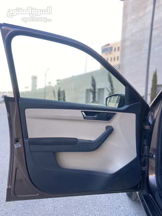 سكودا فابيا مميزة جداً .. اوتوماتيك .. داخلية لون بيج مميزة .. الشكل الجديد