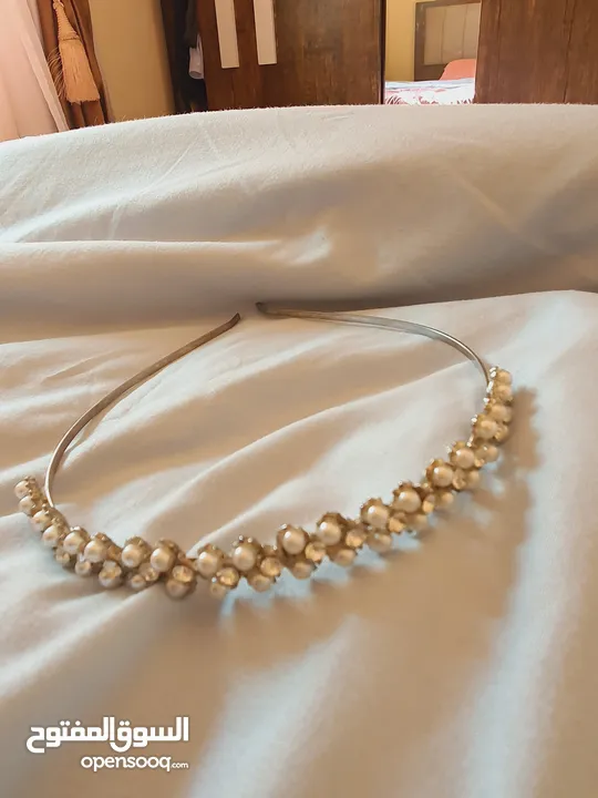 اكسسوارات متنوعه و جميله و مميزه جدا كلهم قطعه وحده