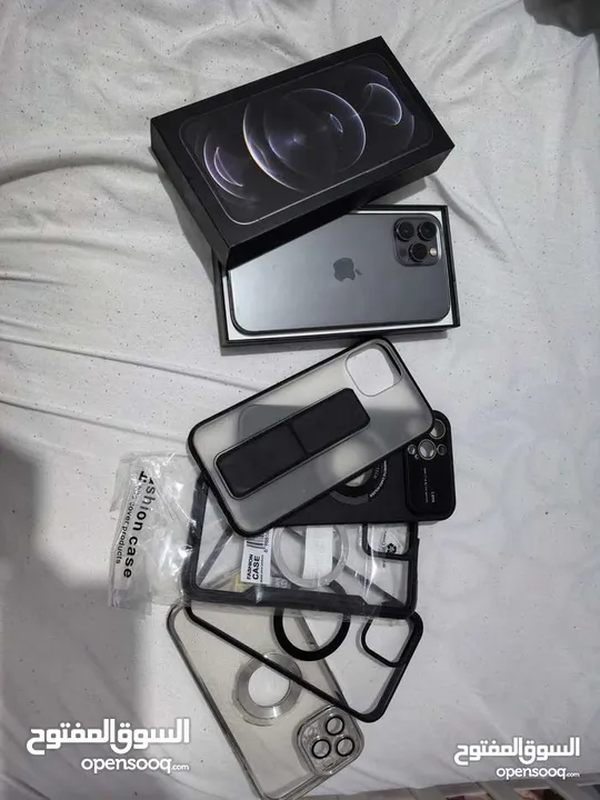 ايفون 12 برو ماكس وسماعات اير بودز برو