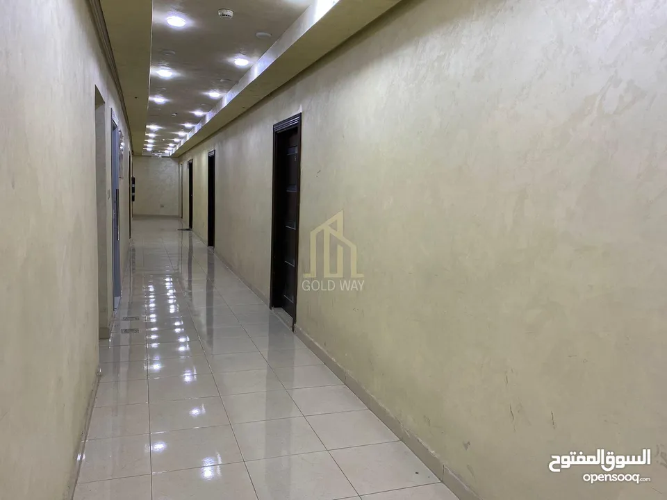 في موقع حيوي ومميز في مرج الحمام مجمع تجاري للبيع مكون من خمس طوابق بسعر مغري/ ref 9027