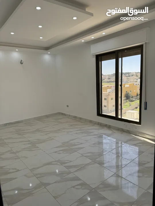 شقة طابق ثاني للبيع من المالك مباشرة حي الرشاد بناء جديد  عرض خاص على اخر شقة بالاسكان