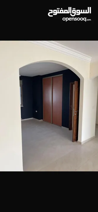 ثلاث غرف نوم غير مفروشة