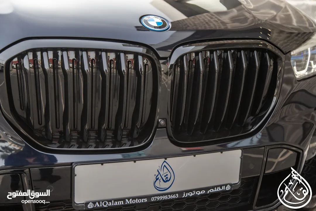 BMW X5 2023  M kit Plug in hybrid   السيارة وارد و كفالة الشركة و قطعت مسافة 18,000 كم فقط