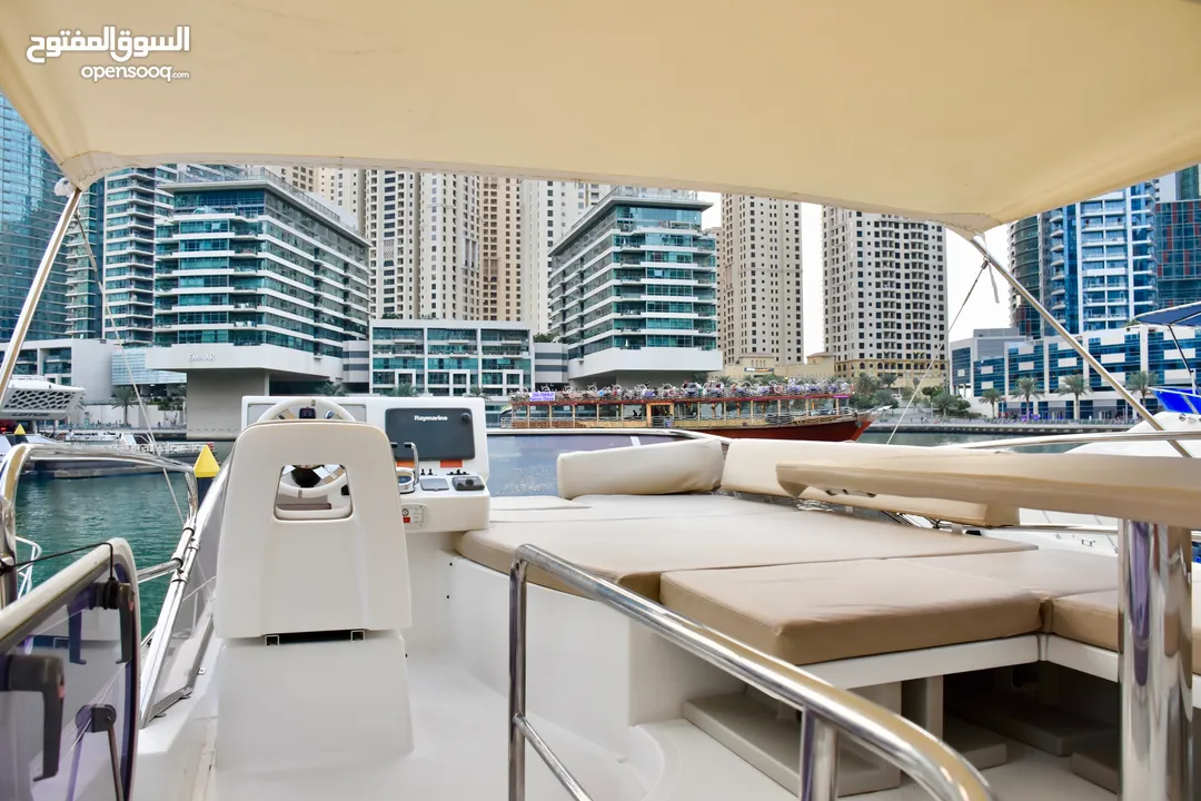 شركة تاجير يخوت في دبي مارينا مول للبيع