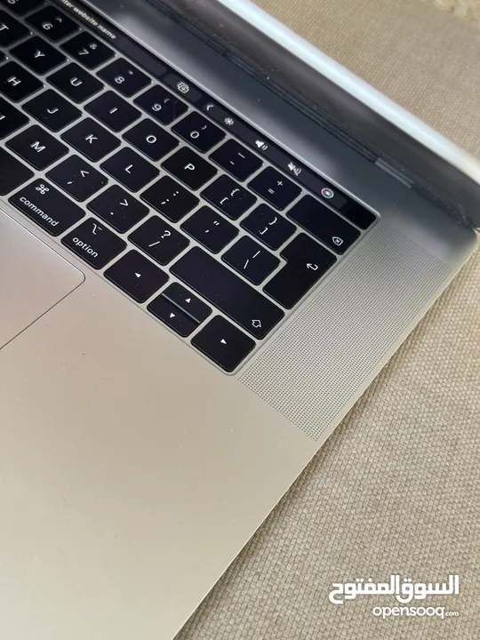 Apple Macbook pro i7