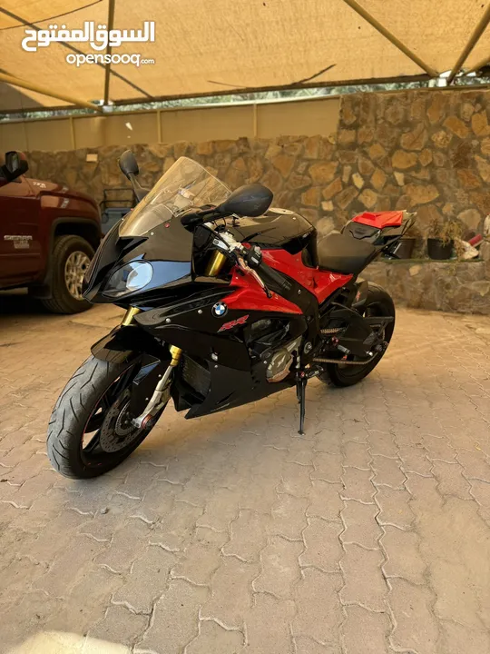 بي ام HP4 s1000rr الف سيسي نظيفه جدا