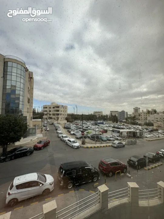 عيادة جديدة للايجار او البيع في مجمع الحسيني الطبي بالقرب من المستشفى التخصصي في الشميساني