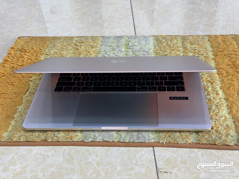 MacBook Pro 2017 15 inch core i7 16gb ram 512gb ssd storage with Touch Bar and charger Qty ava