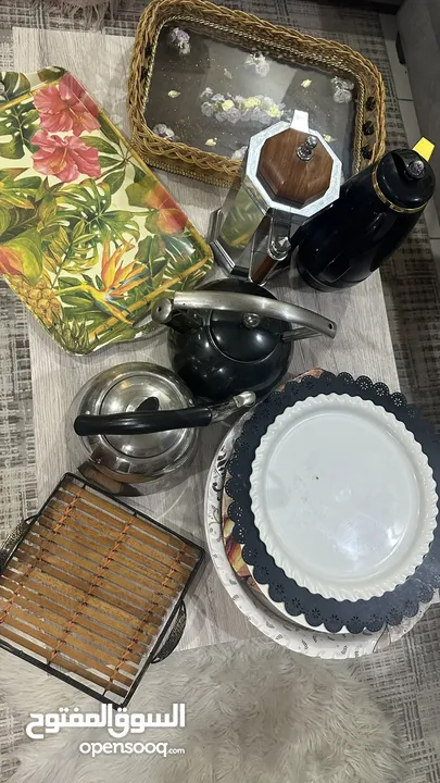 ادوات طبخ ودلات قهوه وصواني