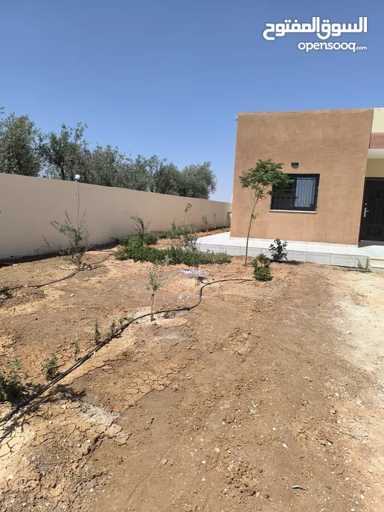 منزل شبه فيلا مساحته 150م طابق واحد مستقل حديث البناء قرب فلل الاندلسية طريق مادبا للايجارمن المالك