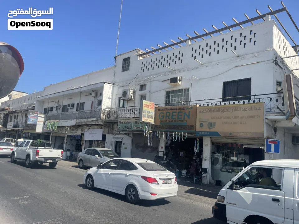 Shop For Rent in Jidhafs Maine Rood no 14  دكان للايجار في جدحفص على الشارع العام 14 في موقع مفتوح