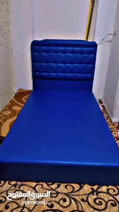 للبيع تخت مفرد ونص بحالة الجديد