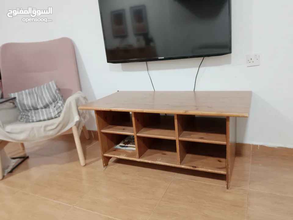 Table under tv طاوله للصلون