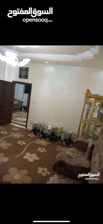 للبيع    مجمع تجاري.   ثلاث مخازن + شقق عدد ثنين   بدخل شهري