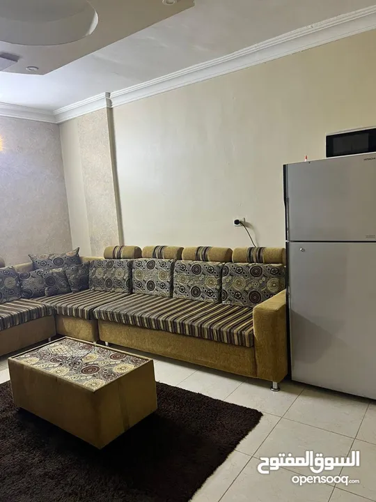 شقة غرفتين وصاله مفروشه للطلاب او الطالبات او عائلة صغيره مقابل المستشفى التخصصي/جامعة اليرموك