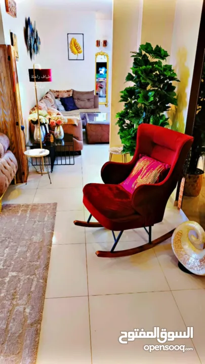 شقة للبيع في سطح مرحبا- الشرفة (يبعد اقل من 5 دقائق عن دوار المنارة)