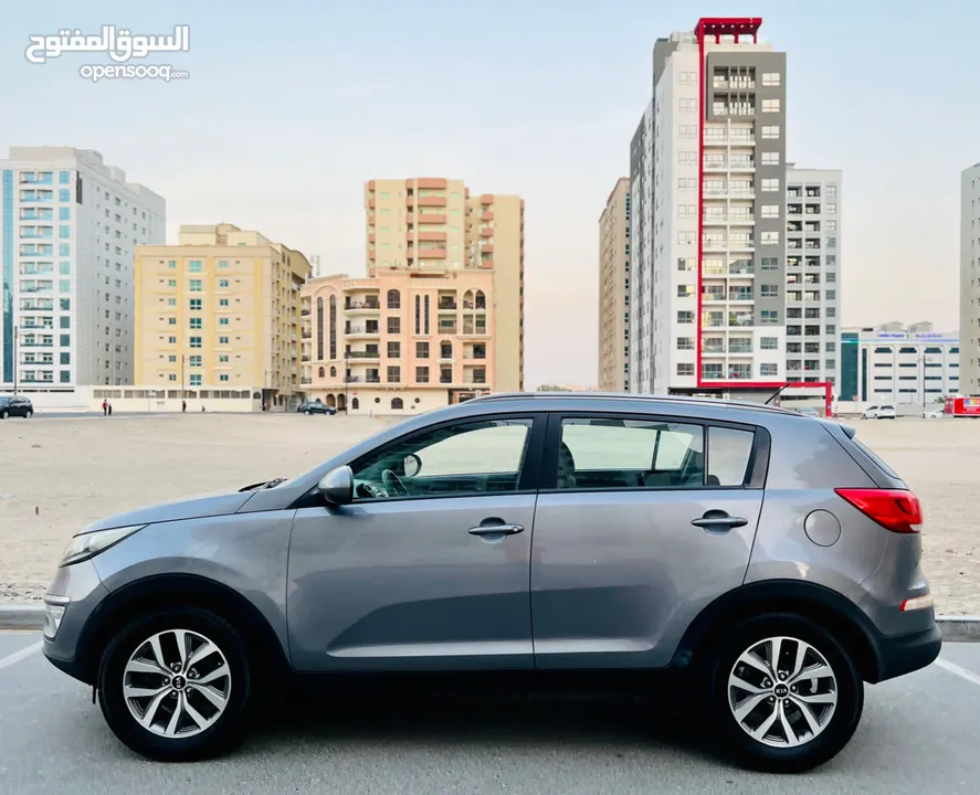 A Very Well Maintained KIA SPORTAGE 2015 GREY GCC In Mint Condition