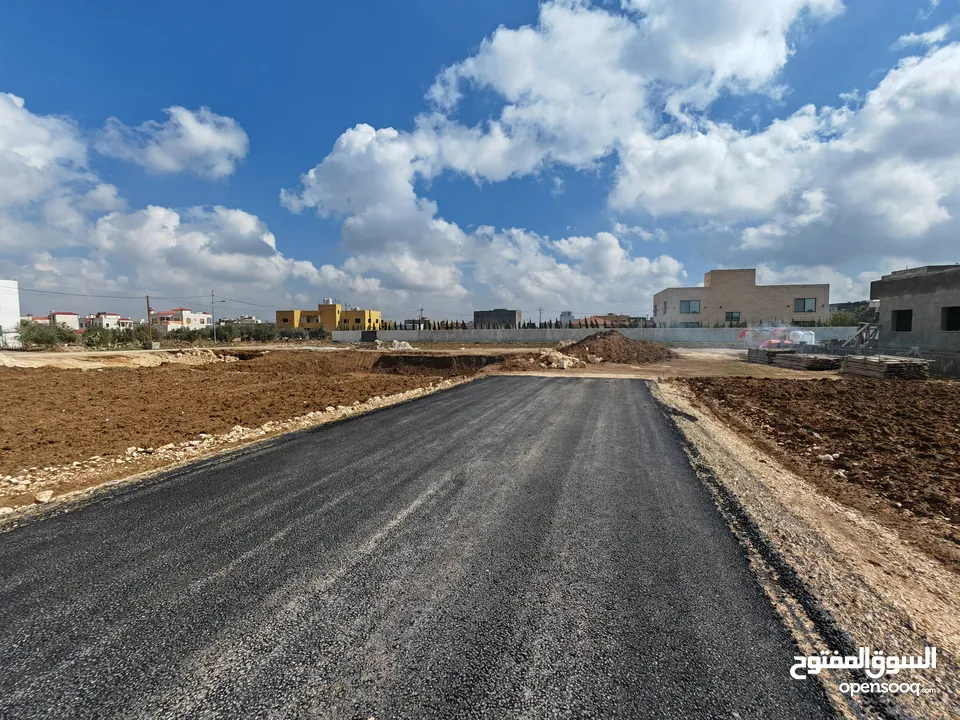 فرصة سكنية استثمارية قطع أراضي في منطقة الروضة ناعور قبل بلدية حسبان سكن ج مساحات متنوعة وموقع مميز