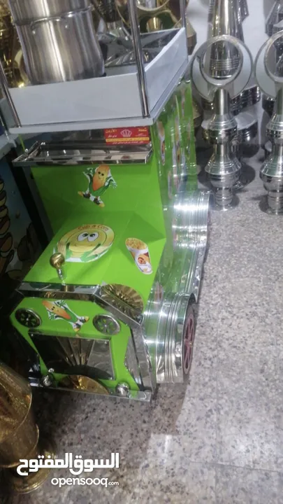 عربايه ذره وبطاطا ومعها قسم تاني للبطاطا وماكينه بطاطا بحاله الجديد استخدام شهر للبيع المستعجل