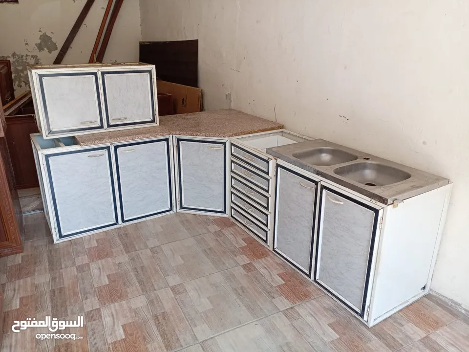 مطبخ ألمنيوم 3.2  كما موضح بالصوره بحال الوكاله  عمان