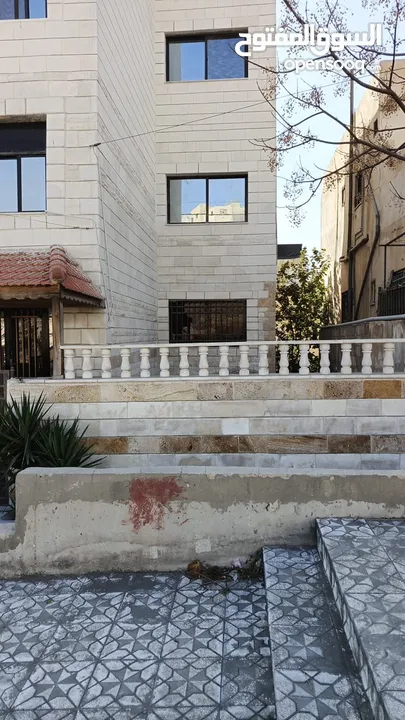 عمارة طابقية مميزة جداً للبيع عبارة 4 طوابق / القويسمة