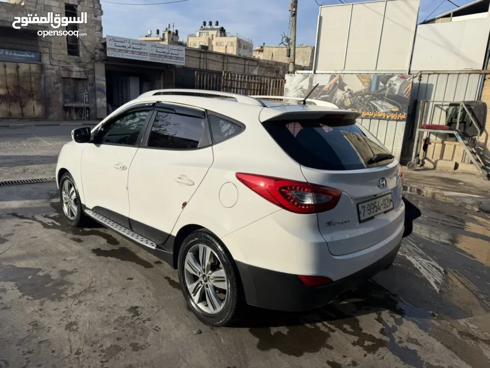 توسان ترخيص 2014 فل مع فتحه وبصمه رخصه وتامين شامل