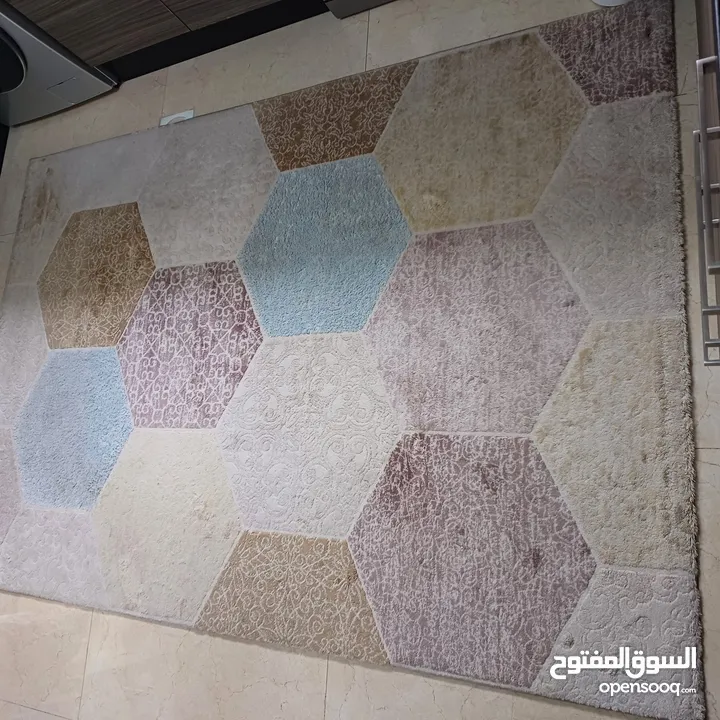 سجادتين صيدا نفس النقشة للبيع  المقاسات مترين بثلاث و 1،6 ×2،3متر