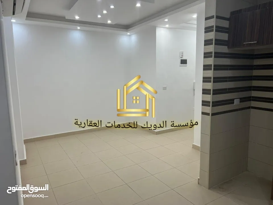 شقة فارغة - الرابية - 2نوم - قرب الخدمات