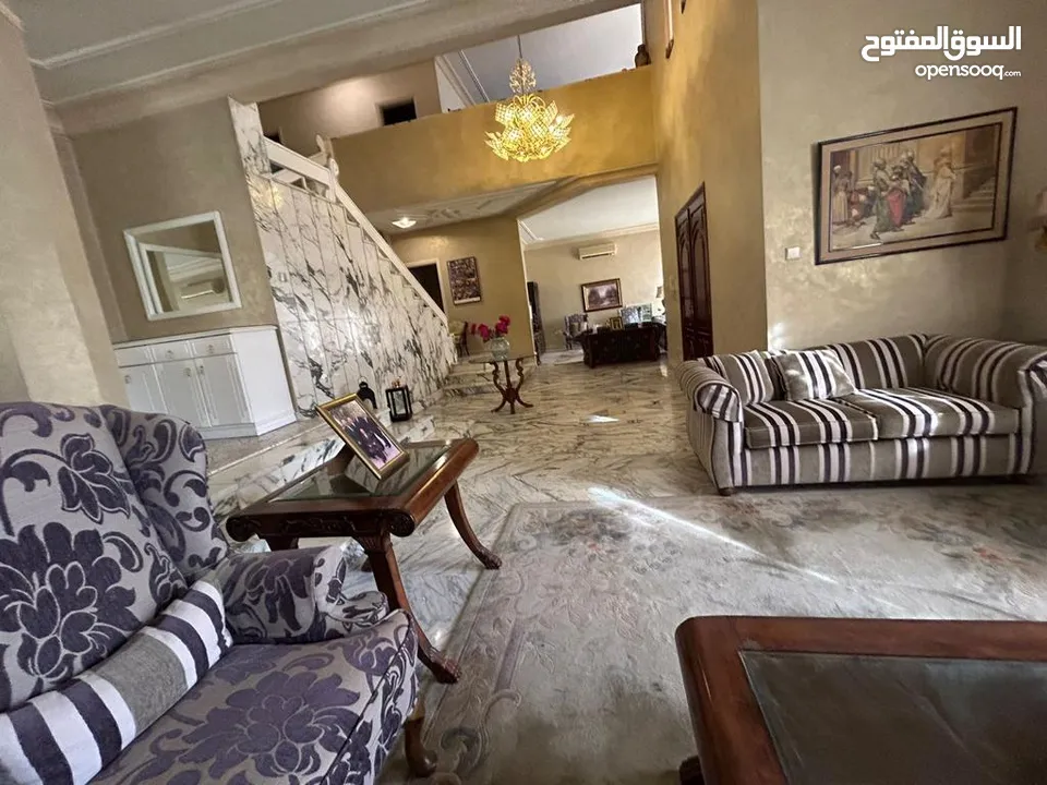 فيلا بموقع حيوي ومميز بالصويفية - الرقم المرجعي 13992