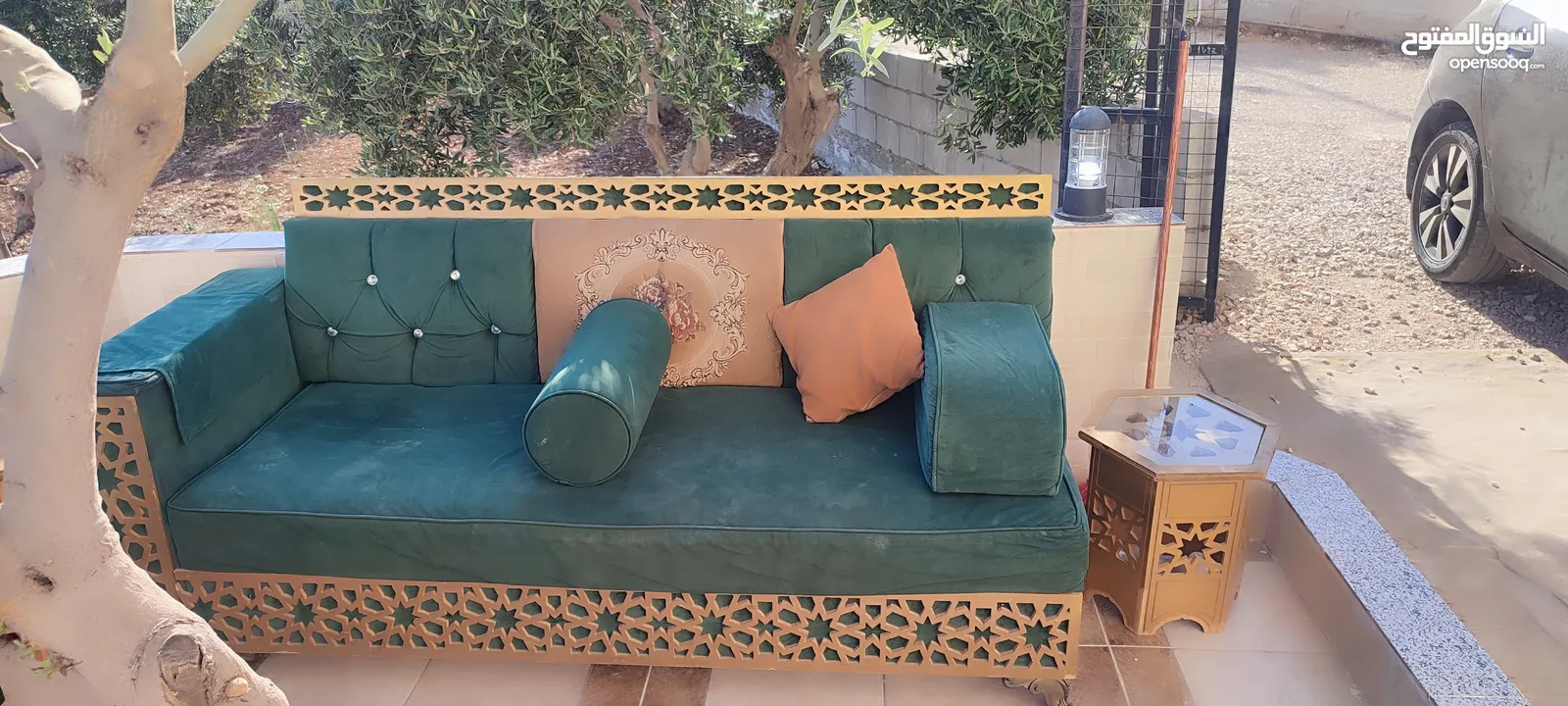 غرفه نوم مستعمله مع بردايه وقطعه موكيت شاقي و طقم مجلس مستعمل لون اخضر