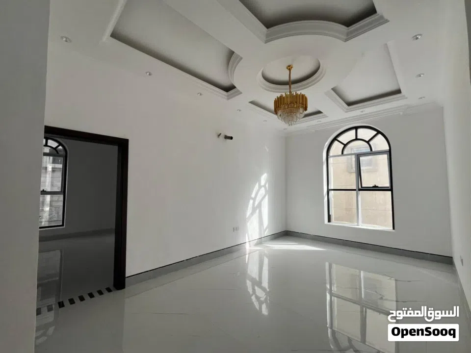 فــــيــــــــــــلا للـــــبيـــــع اول ســـــاكــــن مــــكــــونه مــن 7 غـــــرف و 10 حـــمامات