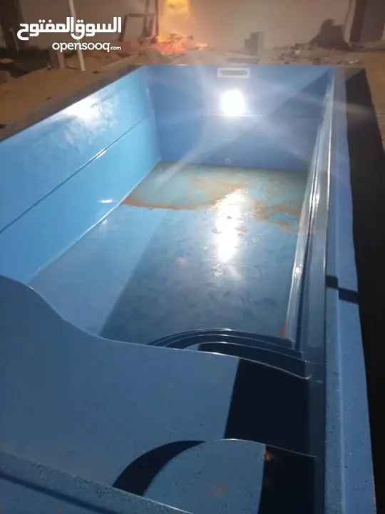 حوض سباحة بيضاوي 8 متر في 4 متر