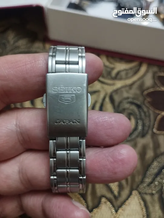 ساعات استعمال شخصي بحاله ممتازة للبيع