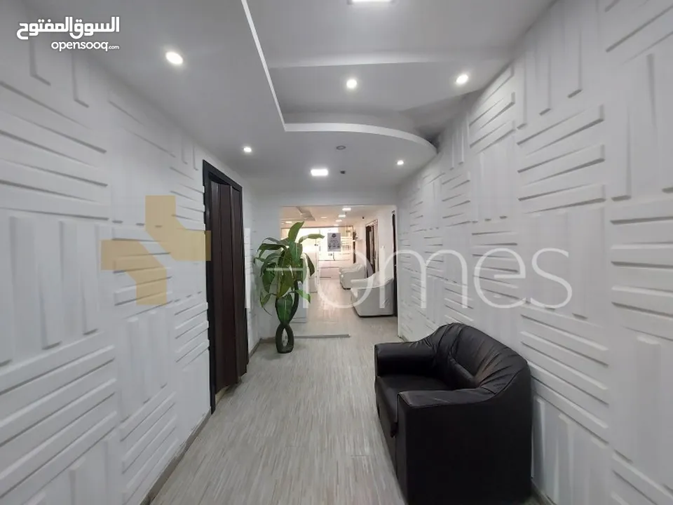 مكتب مؤجر بدخل جيد للبيع في شارع عبدالله غوشة, مساحة المكتب 110م