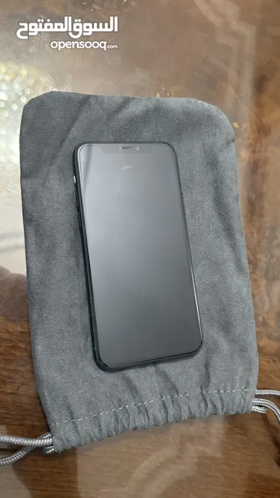 Iphone 11 pro 64 g green نضيف بحالة الوكاله