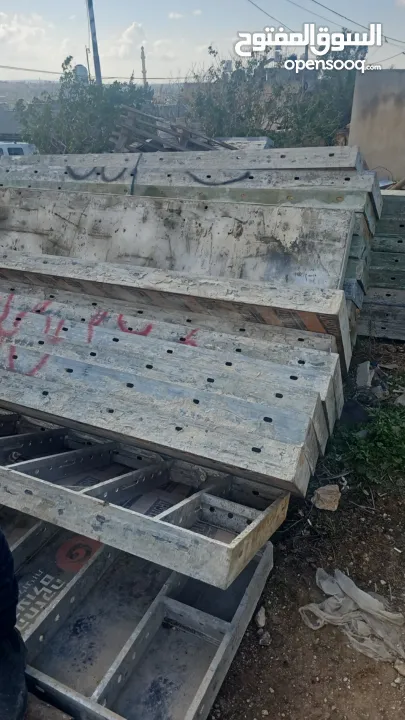 معدات للبيع