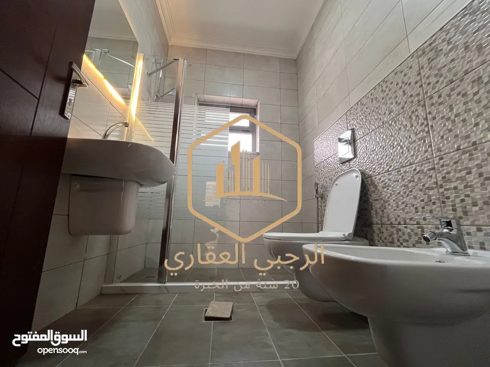 شقة / للايجار / 3نوم / طابق اول من فيلا / 200 متر / دابوق