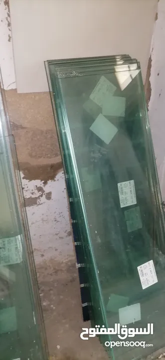 ديكور محل من رفوف سكريت وزوايا وستاندات