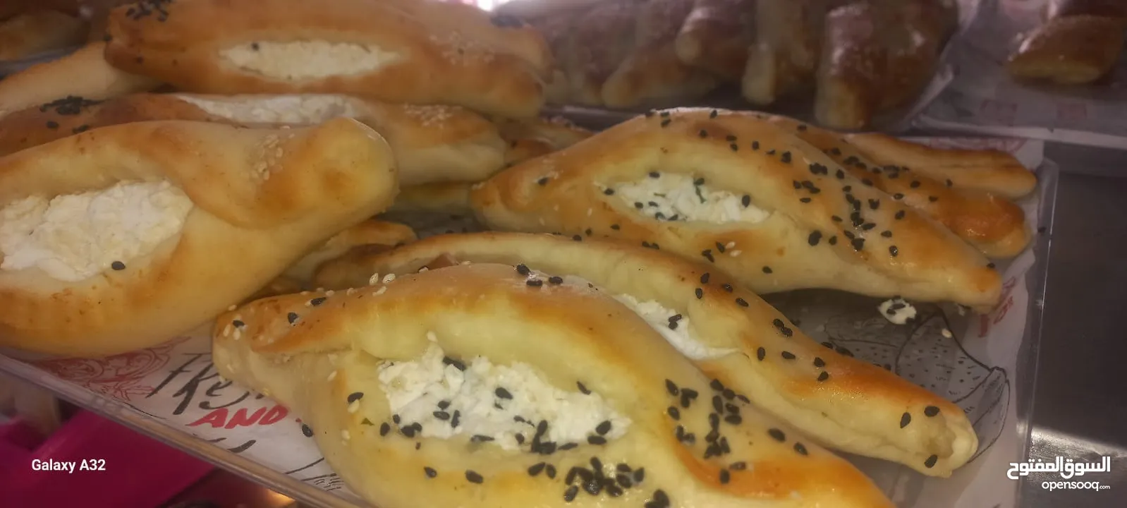 مشروع مطعم معجنات وبيتزا متكامل للبيع مع كافة المعدات الجديدة ورخصة مطعم شامل،بداعي العودة إلى سوريا