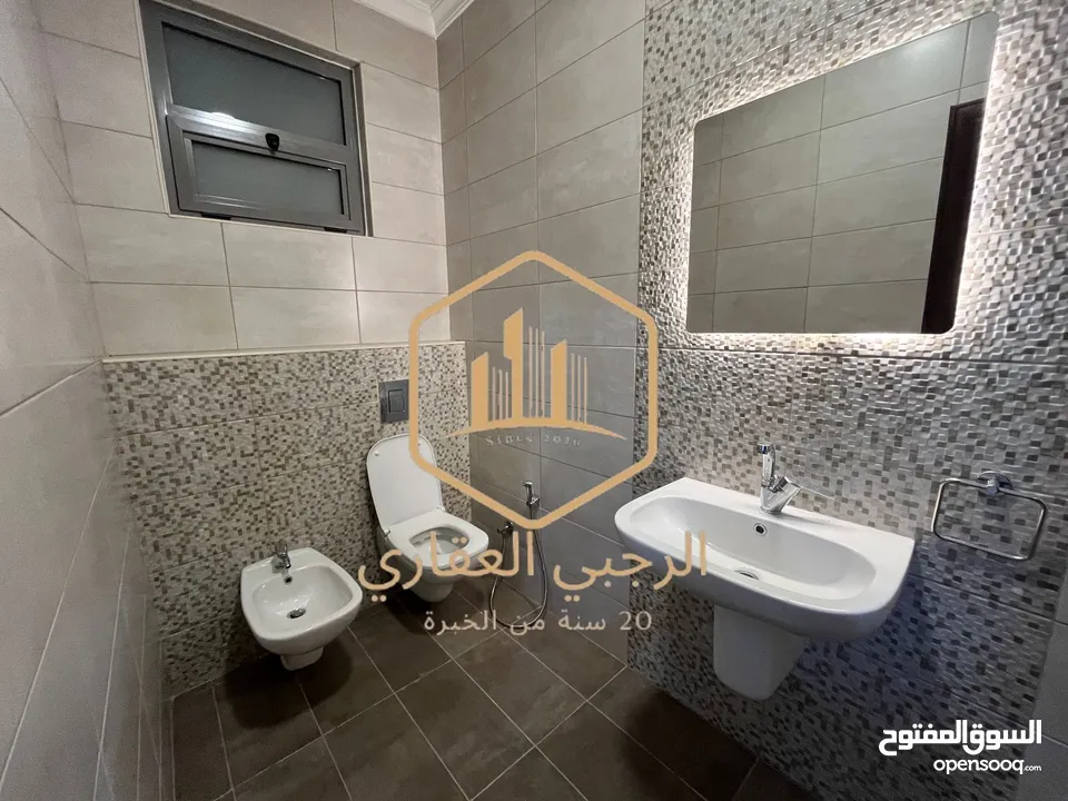 شقة / للايجار / 3نوم / طابق اول من فيلا / 200 متر / دابوق