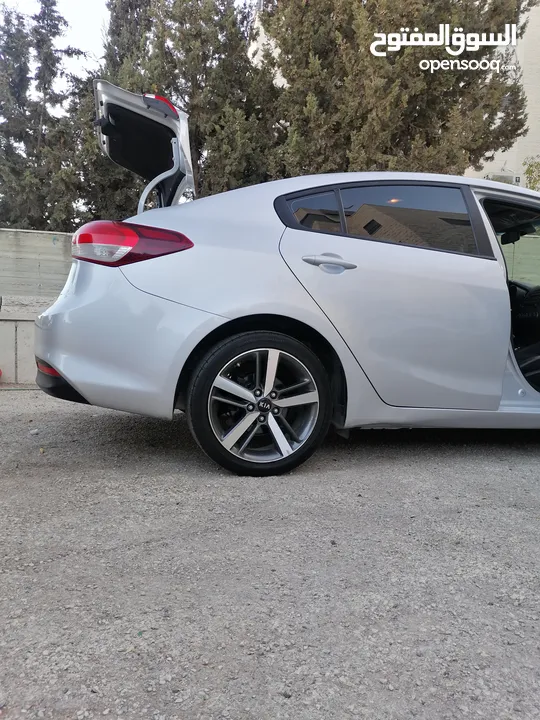 كيا K3 / موديل 2017 /فحص نخب / عداد قليل / ماتور 1600 تيربو / ديزل / اقتصاديه