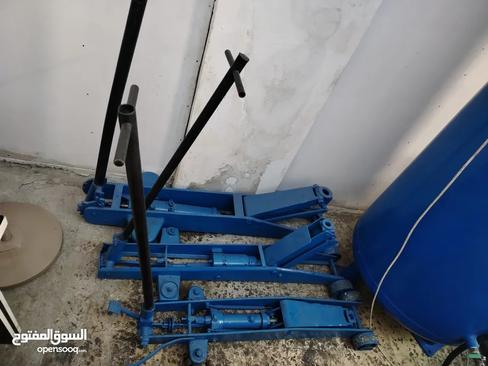 تشكيلة معدات لمحطات الغسيل والبناشر بأسعار مناسبه للجميع  مضخات الغسيل وماكينات شامبو ايطالي بجميع ا
