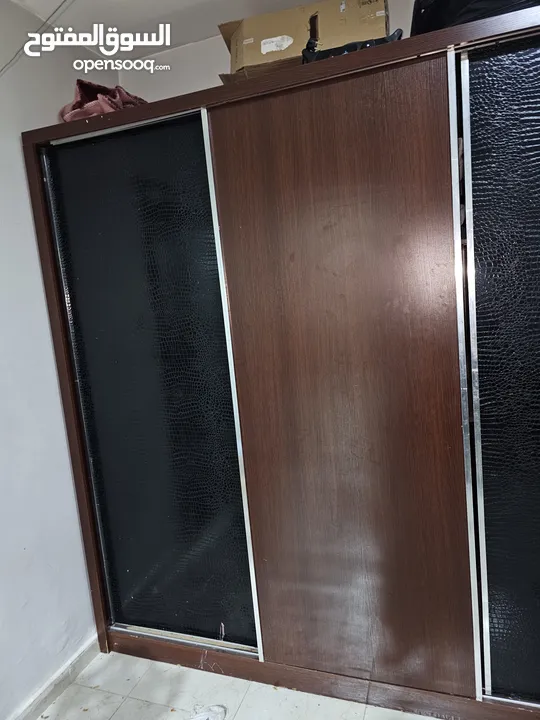 غرفة نوم خزانة و  تختين مفرد ونص ikia