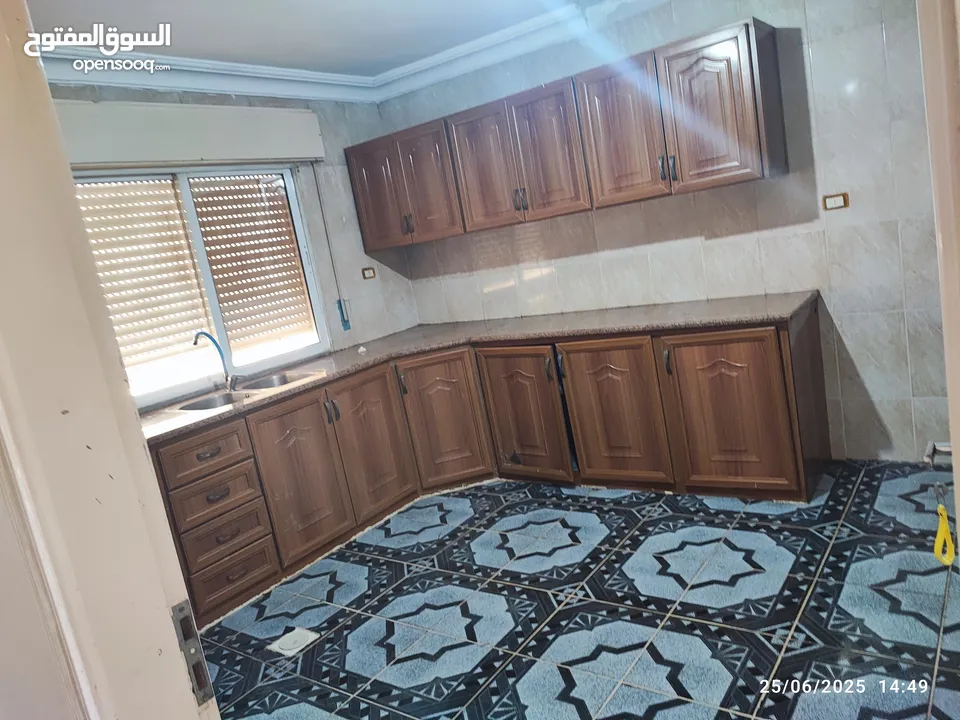 شقة فارغة للايجار في اربد قرب دوار صحارى
