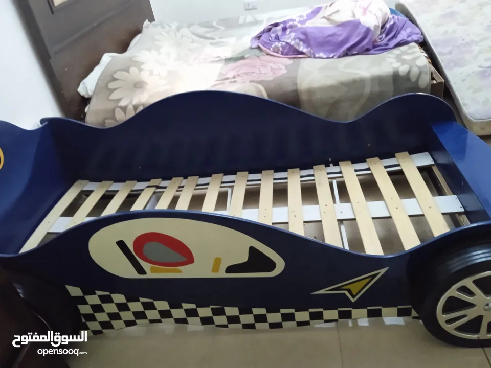 سرير اطفال للبيع بحالة جيدة