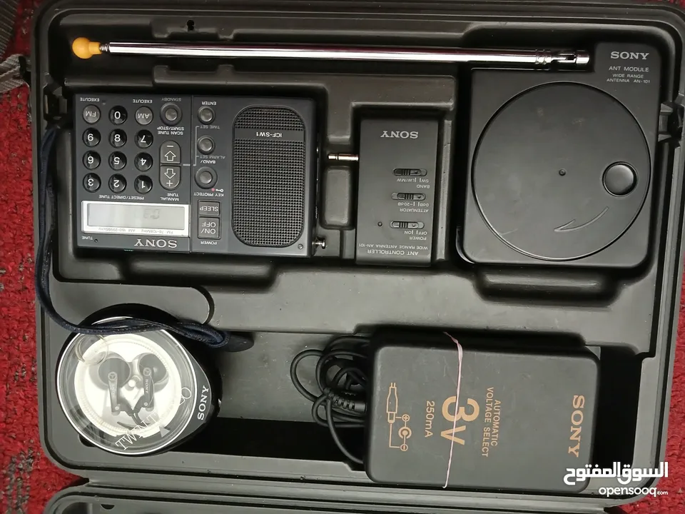 راديو SONY نادر جدا ياباني اصلي مع شنطته وكامل معداته